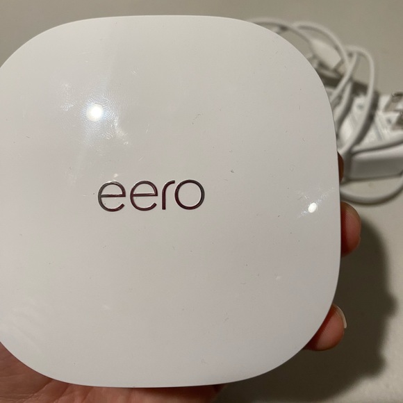 EERO router modem booster 99% new no box - Picture 2 of 4